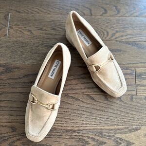 Steve Madden tan suede Loafers with gold buckle, Size 7